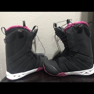 Women’s Salomon F2.0 Snowboarding Boots - Size 9.5
